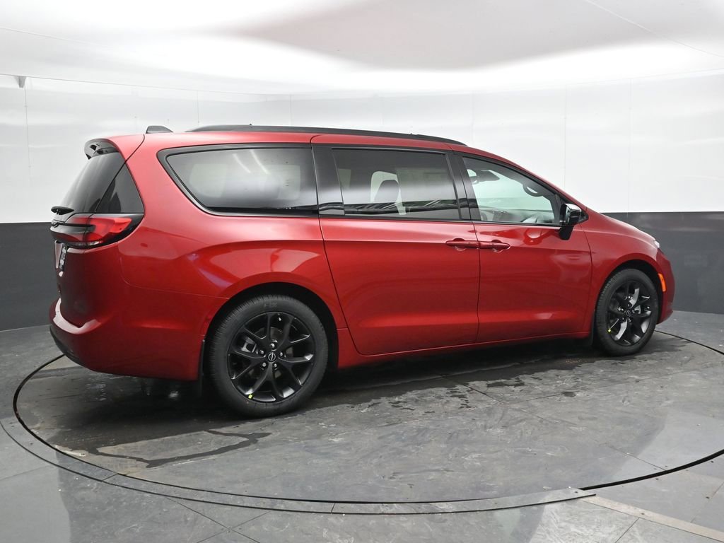 New 2026 Chrysler Pacifica Select w/ S Appearance Package FWD image 2