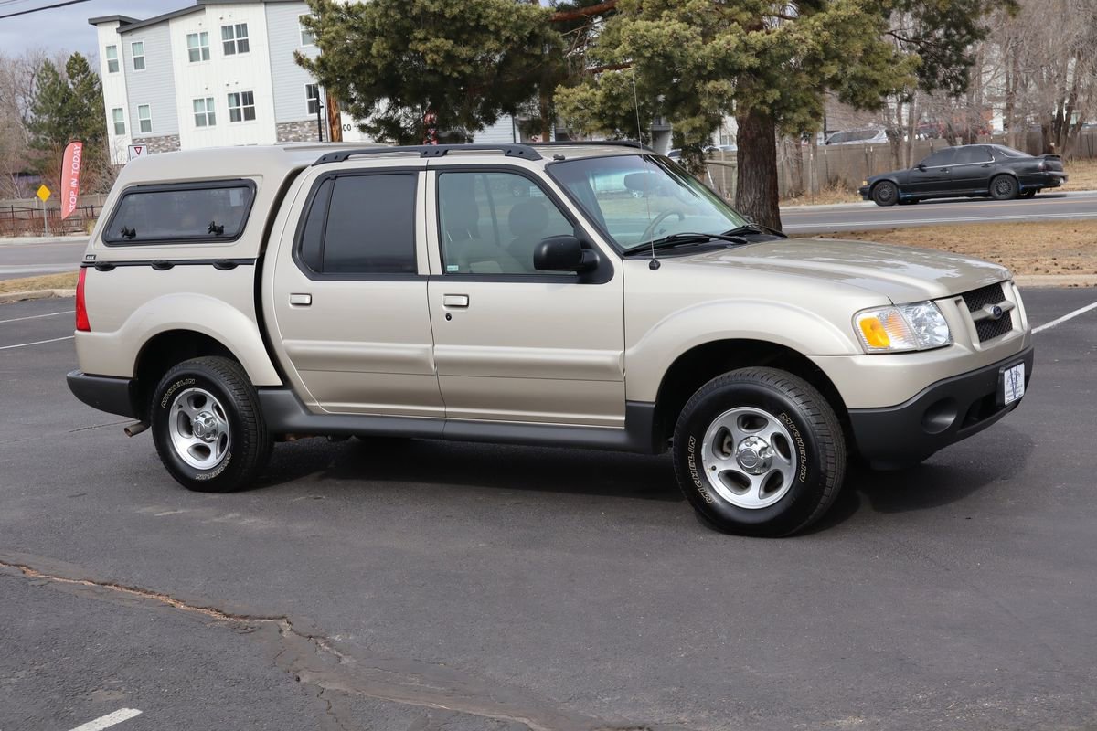 Used 2004 Ford Explorer Sport Trac XLT image 2