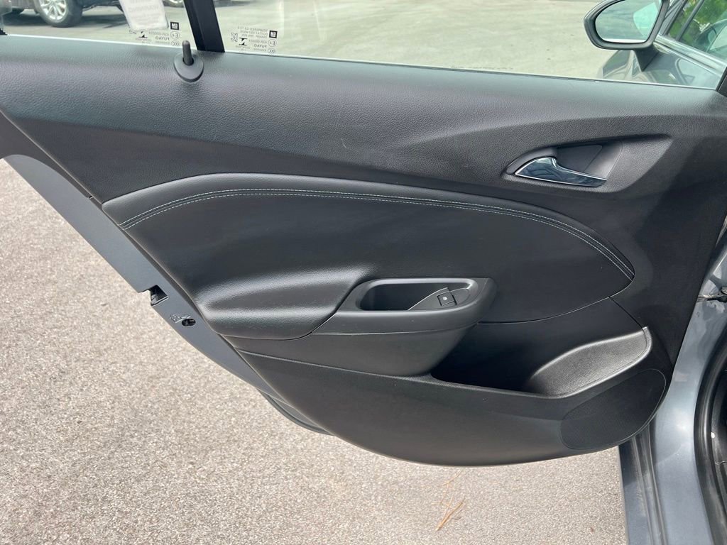Used 2019 Chevrolet Cruze Premier FWD image 19