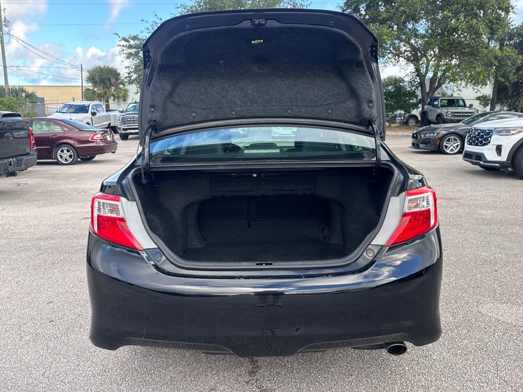 Used 2014 Toyota Camry SE FWD image 26
