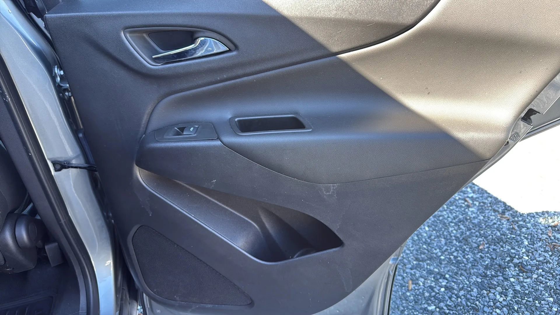 Used 2023 Chevrolet Equinox LT image 27