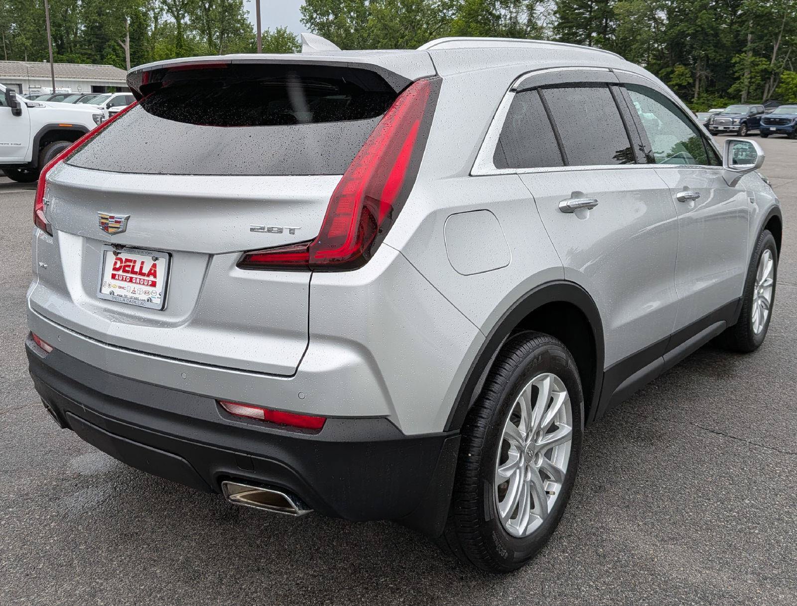Used 2019 Cadillac XT4 Luxury w/ Cold Weather Package AWD/4WD image 7