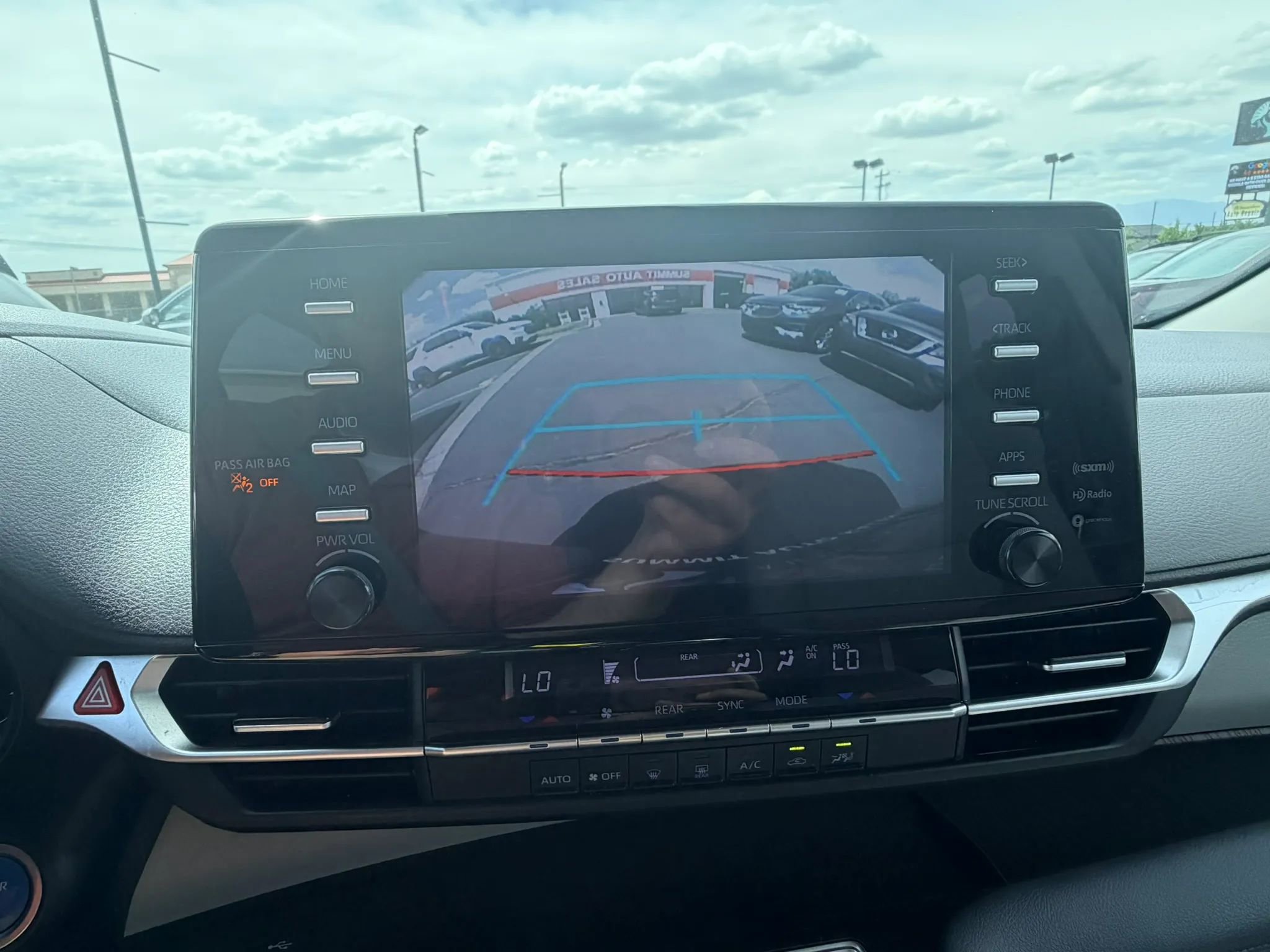 Used 2021 Toyota Sienna LE AWD/4WD image 18