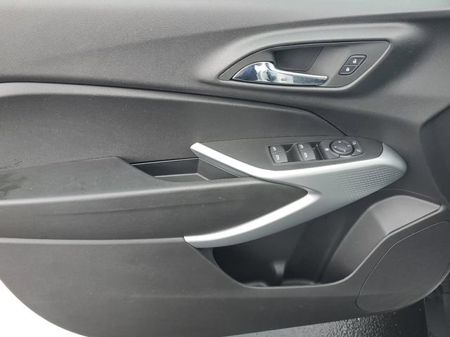 Certified 2025 Chevrolet Trax LS FWD image 13
