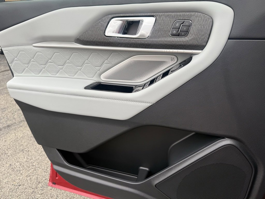 New 2025 Ford Explorer Platinum image 19