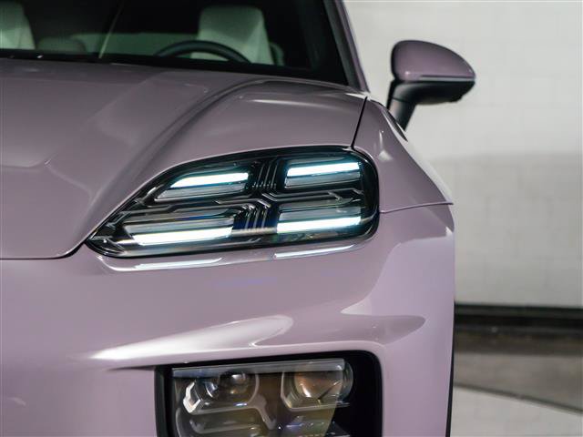 Used 2026 Porsche Macan Electric RWD image 11