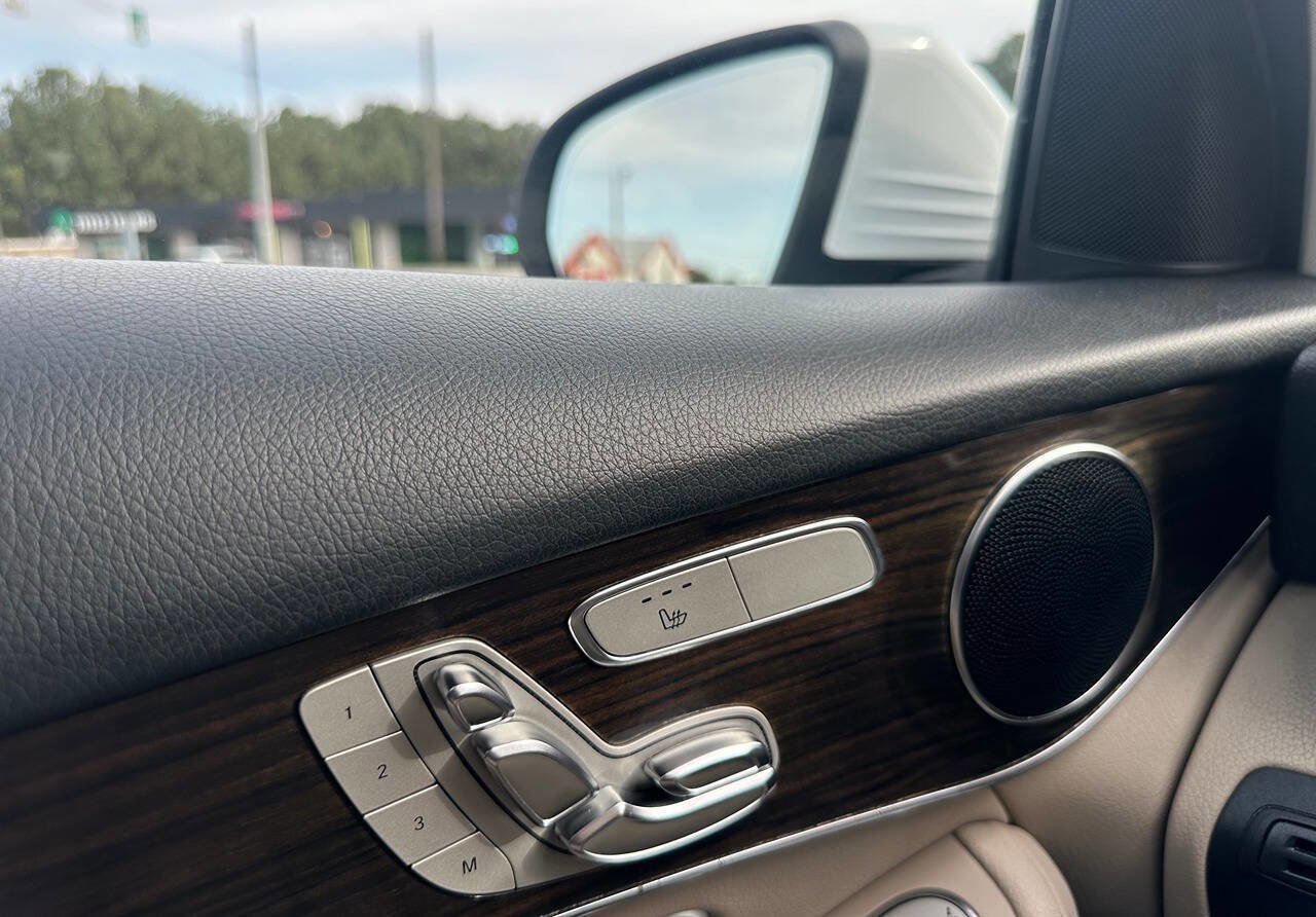 Used 2019 Mercedes-Benz GLC 300 w/ Premium Package image 31