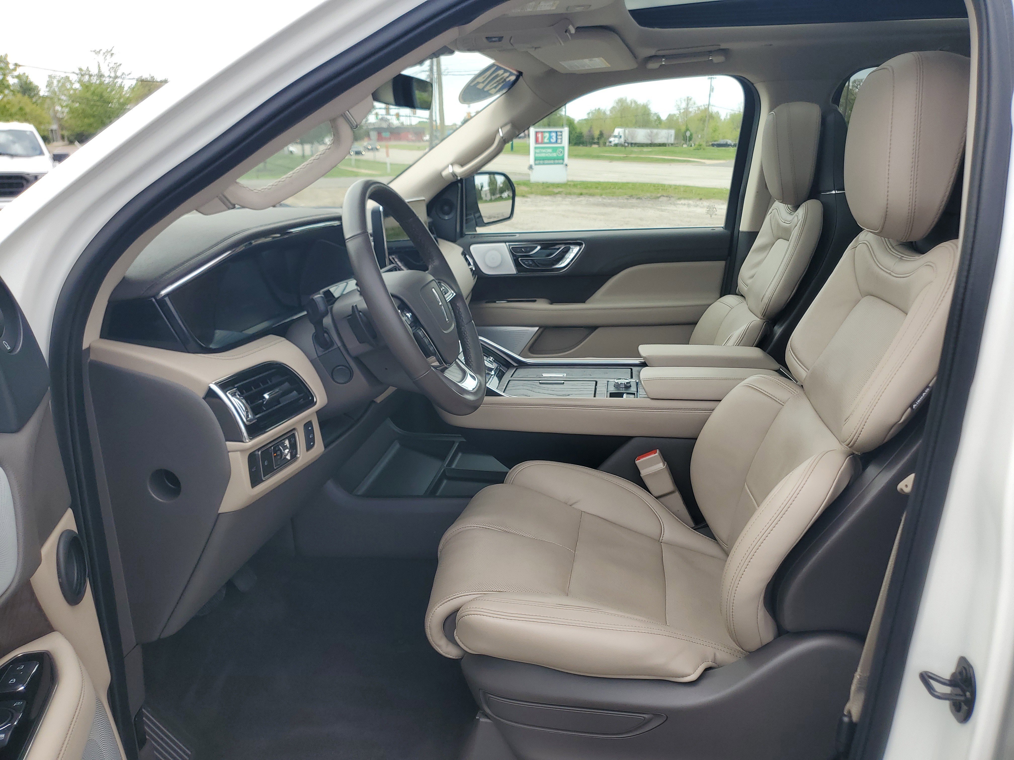 Used 2024 Lincoln Navigator Reserve AWD/4WD image 12