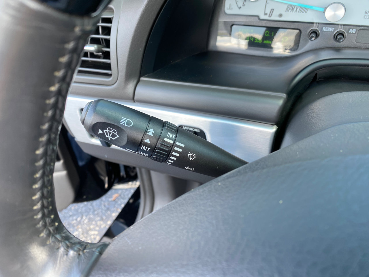 Used 2002 Ford Thunderbird Deluxe image 29