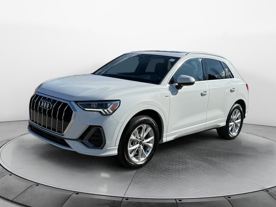 Certified 2025 Audi Q3 2.0T Premium Plus w/ Premium Plus Package image 3