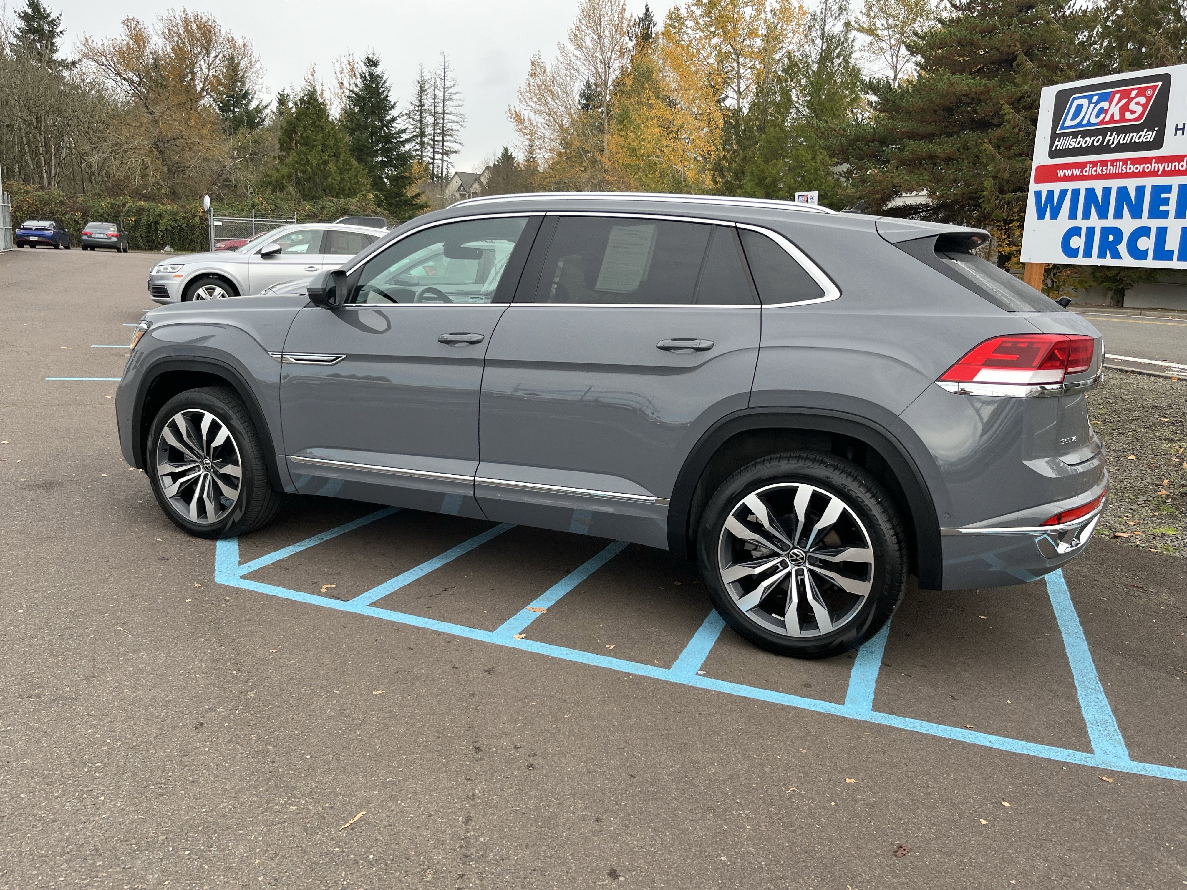 Used 2023 Volkswagen Atlas Cross Sport SEL Premium R-Line image 3