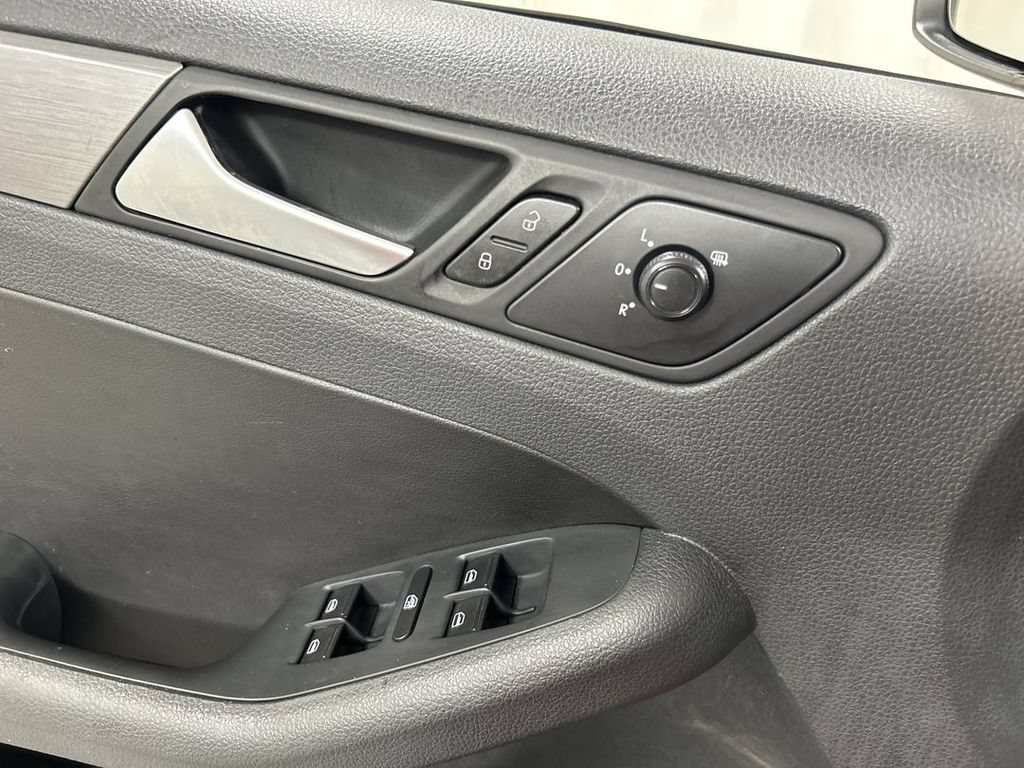 Used 2016 Volkswagen Jetta Sport FWD image 11