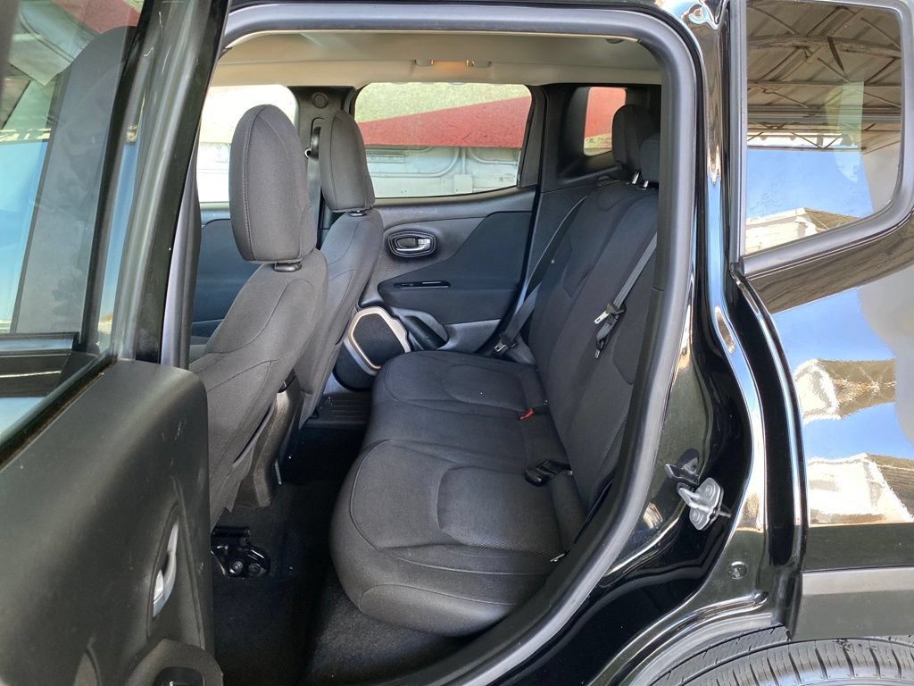 Used 2017 Jeep Renegade Latitude FWD image 28