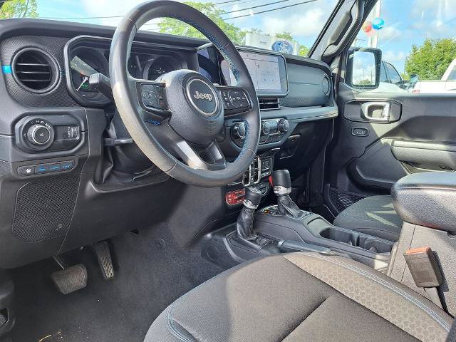 Used 2024 Jeep Wrangler Unlimited Rubicon 4xe AWD/4WD image 9