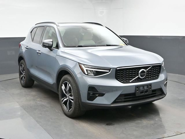 Used 2023 Volvo XC40 B5 Plus w/ Protection Package Premier AWD/4WD image 2