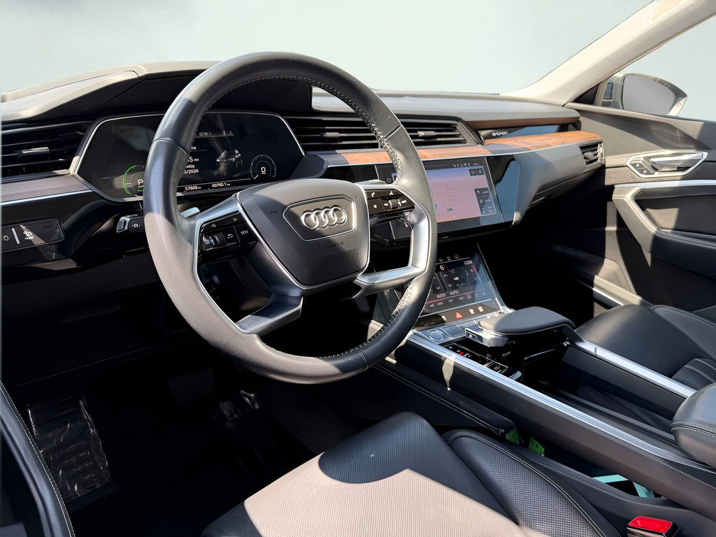 Used 2019 Audi e-tron Prestige w/ Prestige Package AWD/4WD image 15
