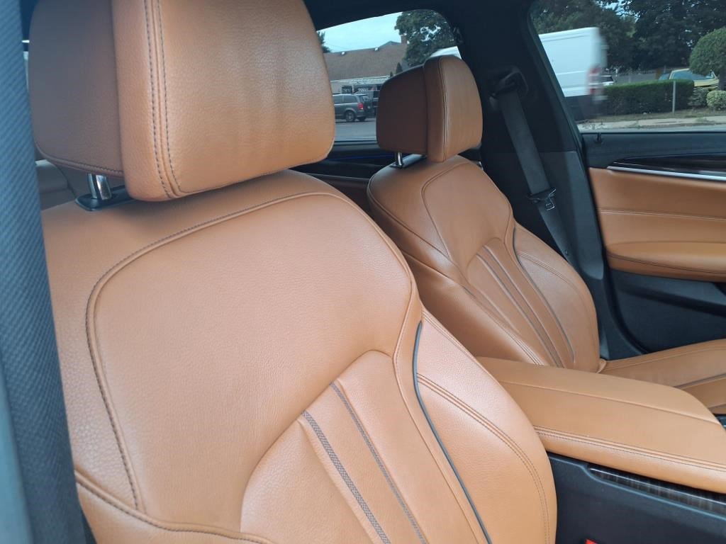 Used 2019 BMW M550i xDrive image 30