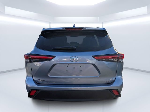 Used 2023 Toyota Highlander XLE image 4
