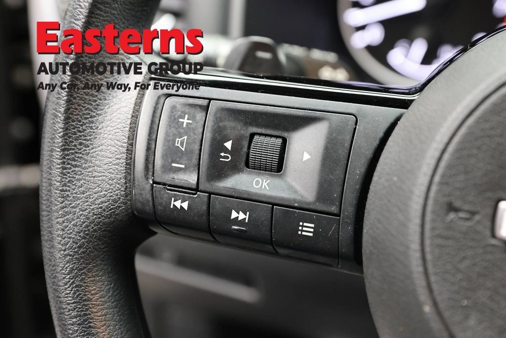 Used 2023 Nissan Rogue SV AWD/4WD image 16