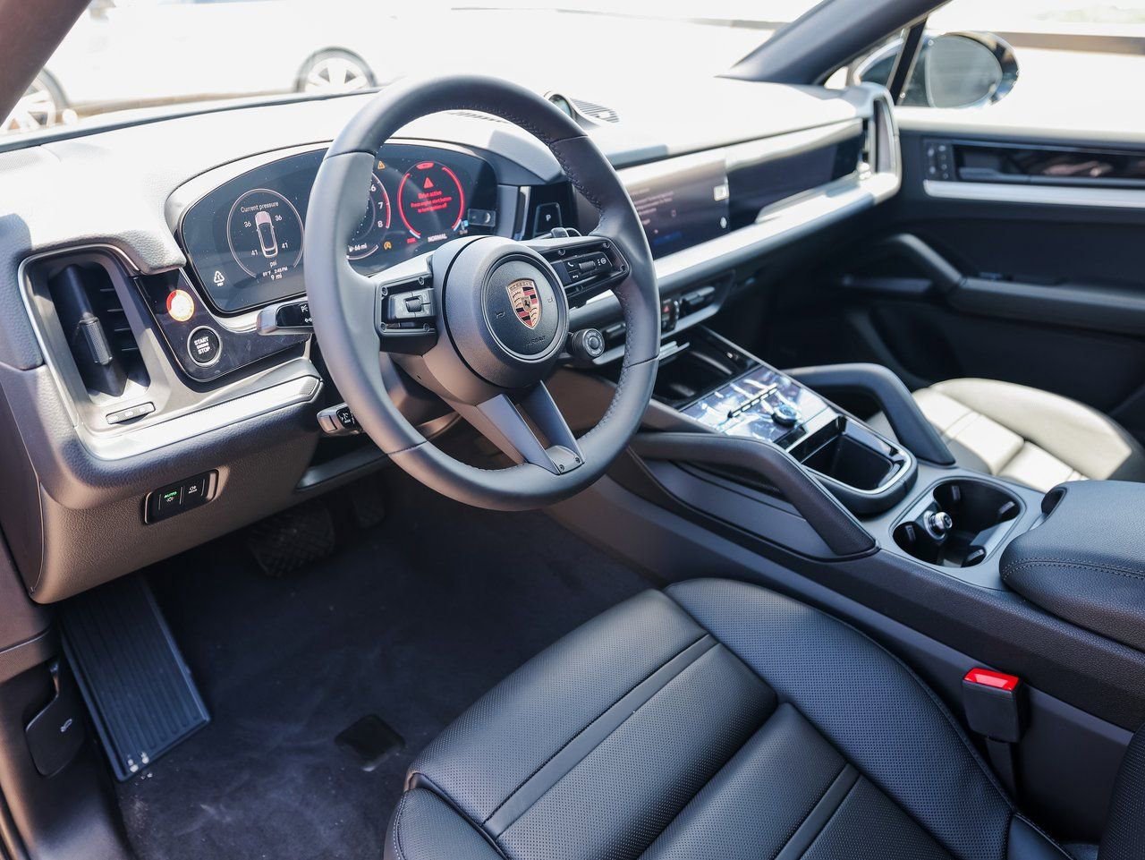 Certified 2026 Porsche Cayenne Coupe AWD/4WD image 4