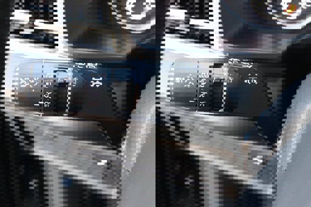 Used 2025 Mitsubishi Outlander SE image 18