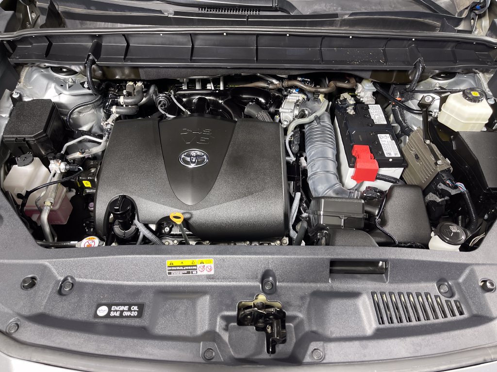 Used 2022 Toyota Highlander LE AWD/4WD image 9