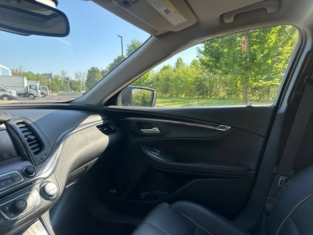 Used 2017 Chevrolet Impala Premier w/ Enhanced Convenience Package FWD image 19