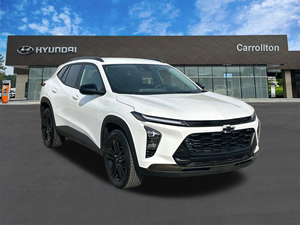 Used 2025 Chevrolet Trax ACTIV w/ Driver Confidence Package image 3