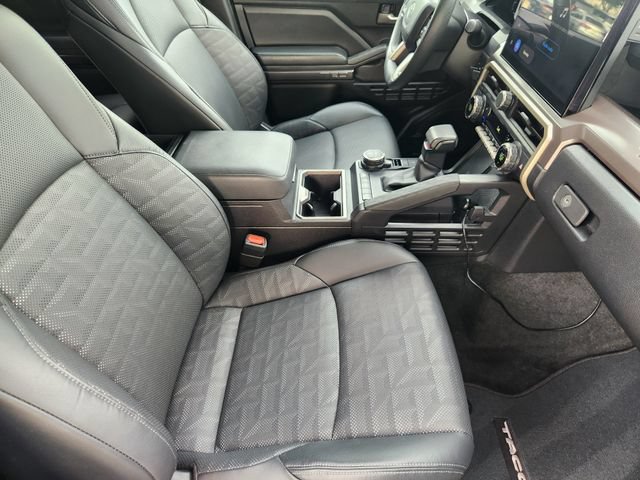 Used 2024 Toyota Tacoma TRD Sport w/ TRD Sport Premium Package AWD/4WD image 15