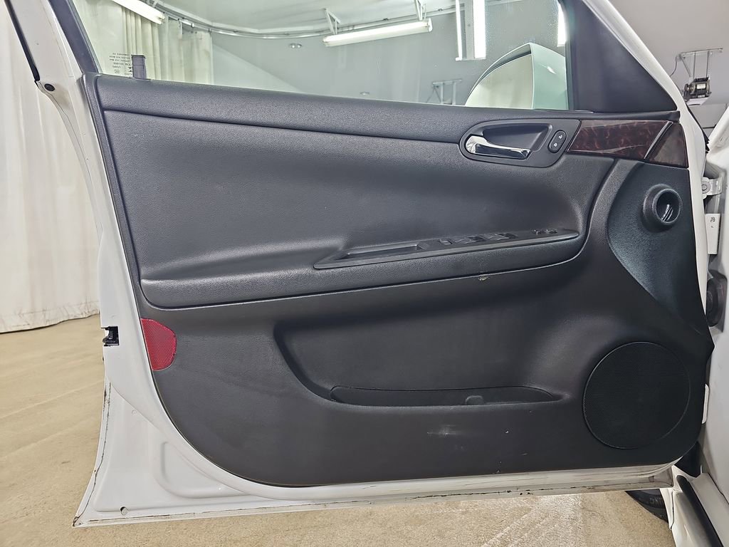 Used 2015 Chevrolet Impala LT w/ LT Sunroof Package image 30