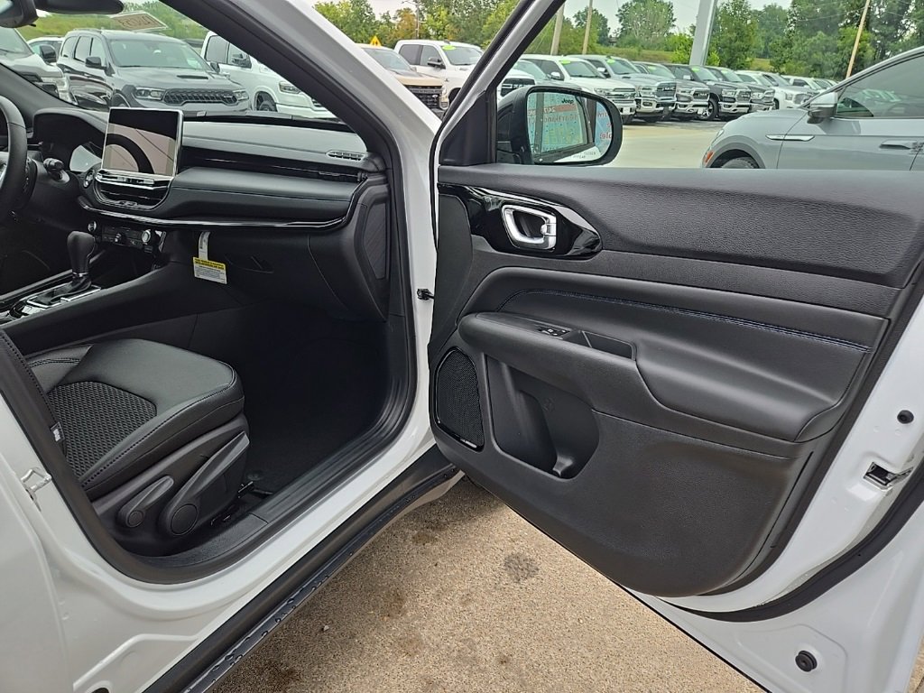 Used 2026 Jeep Compass Latitude image 65