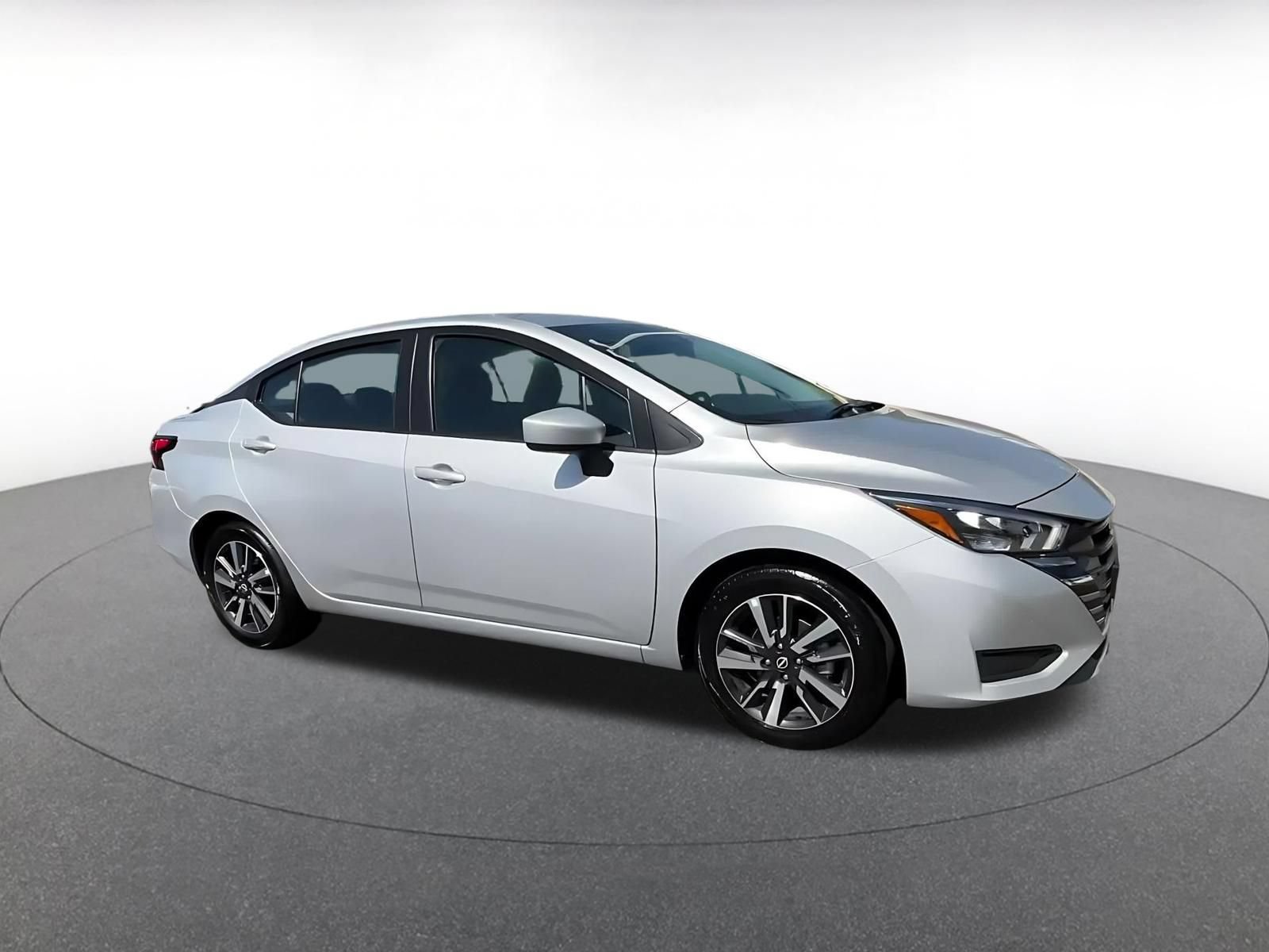 Used 2025 Nissan Versa SV FWD image 2
