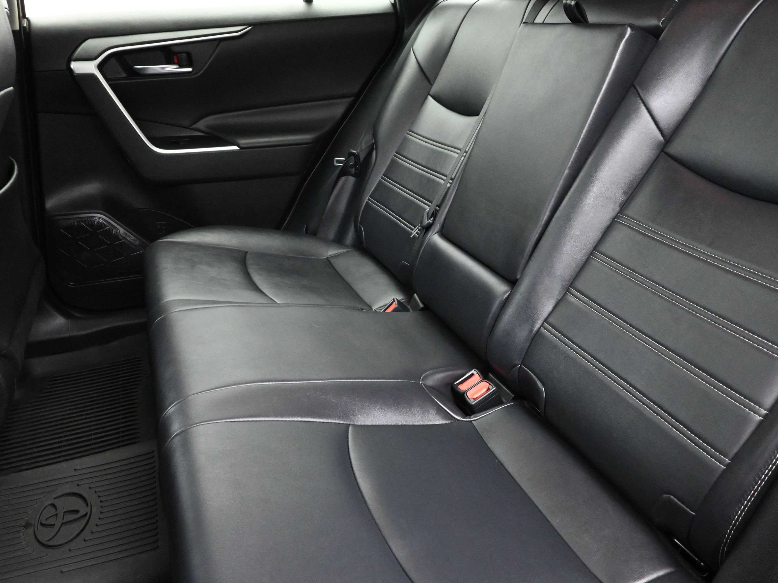 Used 2021 Toyota RAV4 XLE Premium image 21