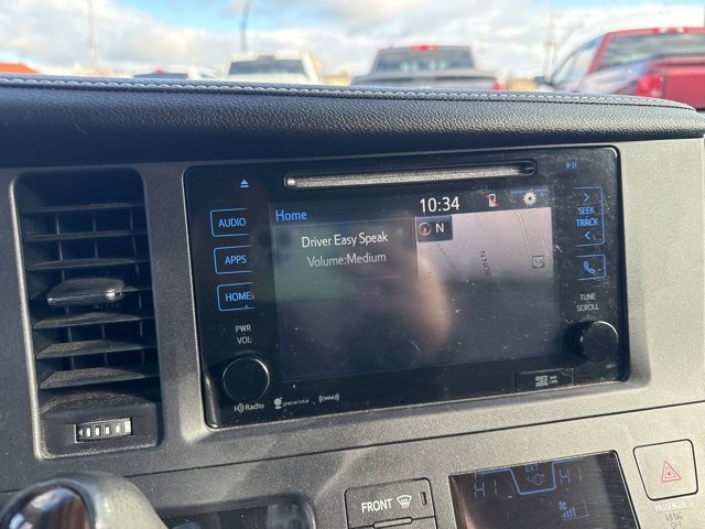 Used 2017 Toyota Sienna XLE image 27