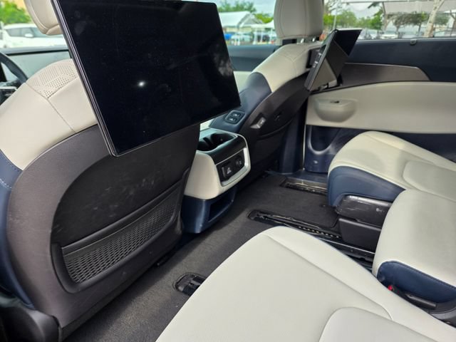 Used 2025 Kia Carnival SX FWD image 16