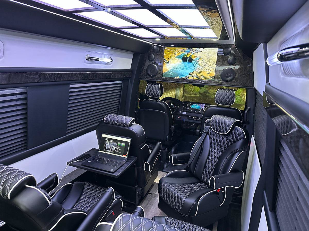 Used 2024 Mercedes-Benz Sprinter 3500 image 3