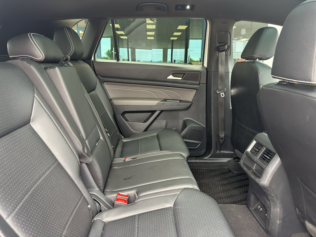 Used 2022 Volkswagen Atlas Cross Sport SEL R-Line AWD/4WD image 34