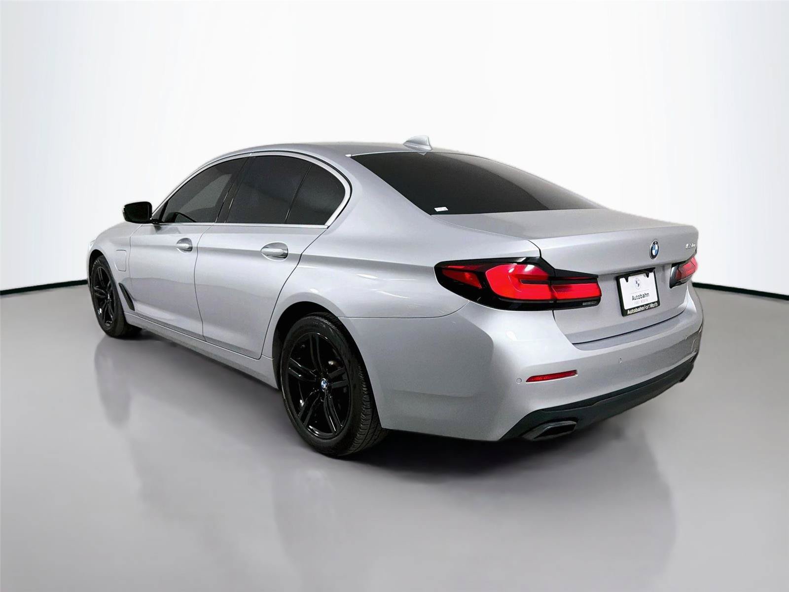 Used 2021 BMW 530e w/ Convenience Package RWD image 7