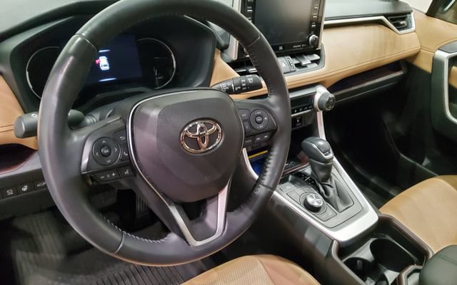 Used 2020 Toyota RAV4 Limited AWD/4WD image 28