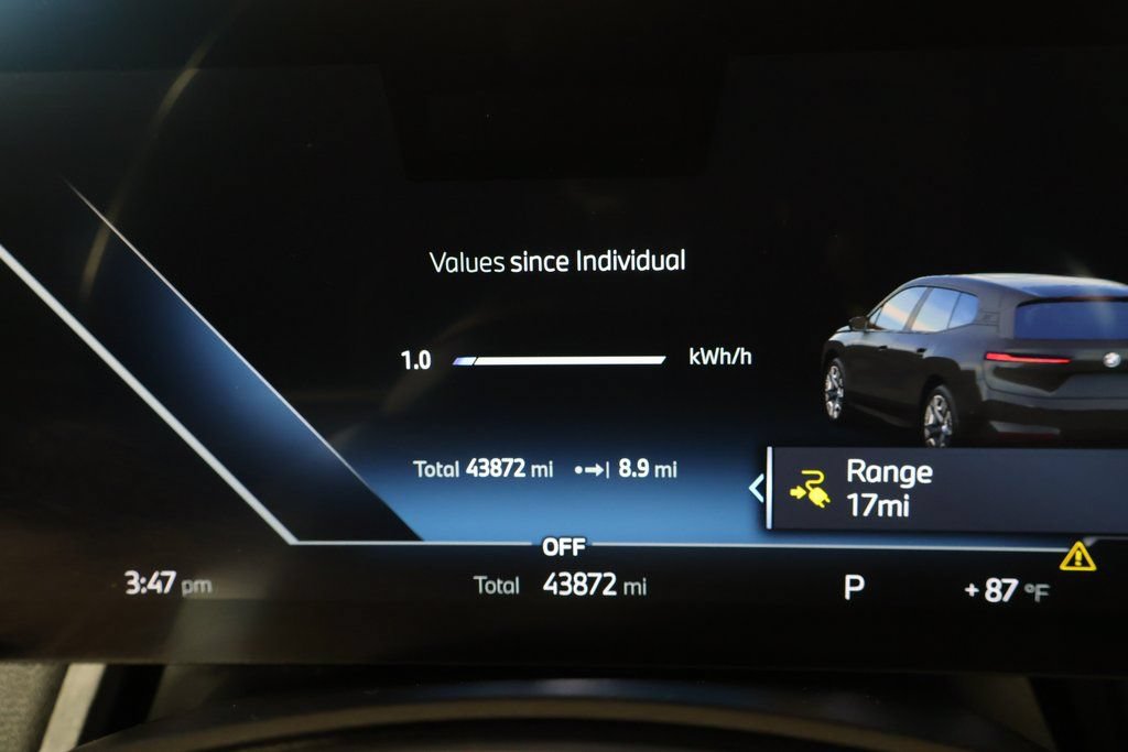 Used 2024 BMW iX xDrive50 w/ Premium Package AWD/4WD image 17