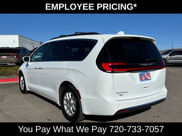 Used 2022 Chrysler Pacifica Touring-L FWD image 3