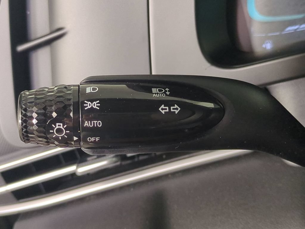 Used 2025 Hyundai Elantra Hybrid FWD image 27