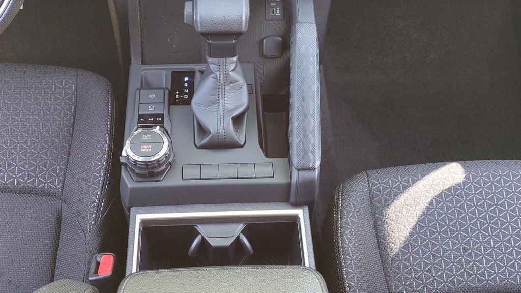 New 2026 Toyota 4Runner SR5 AWD/4WD image 15