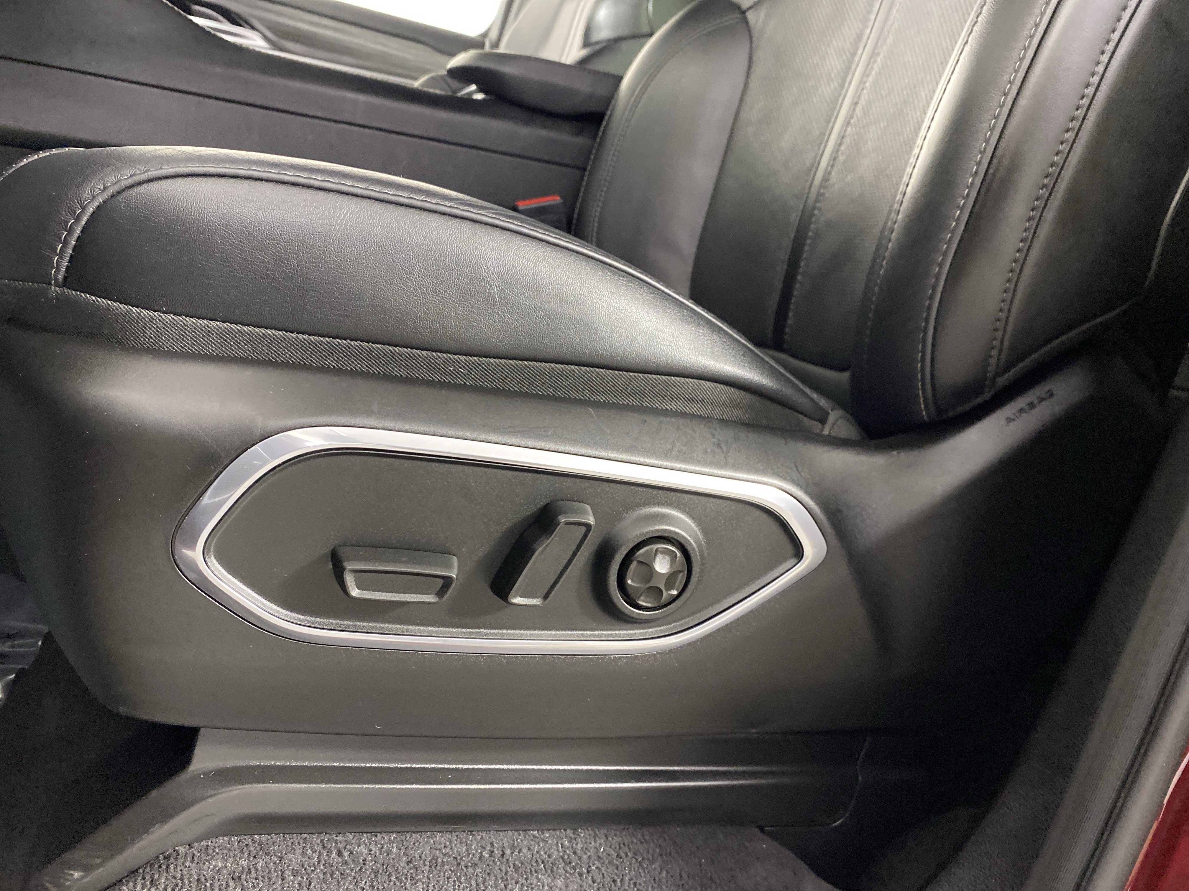 Used 2024 Jeep Wagoneer L Series II AWD/4WD image 17