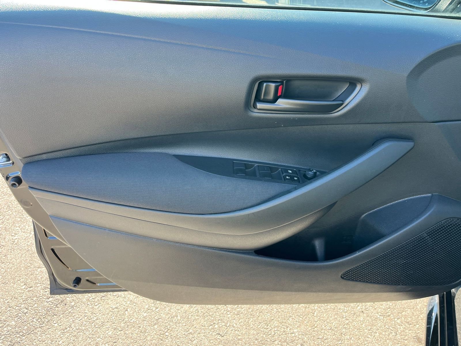 Used 2025 Toyota Corolla LE FWD image 18