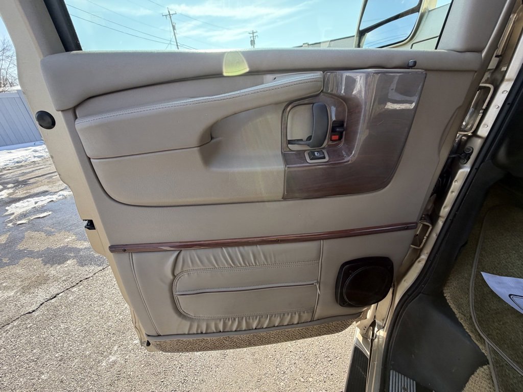 Used 2008 GMC Savana 2500 Extended Passenger w/ Preferred Equipment Group image 47