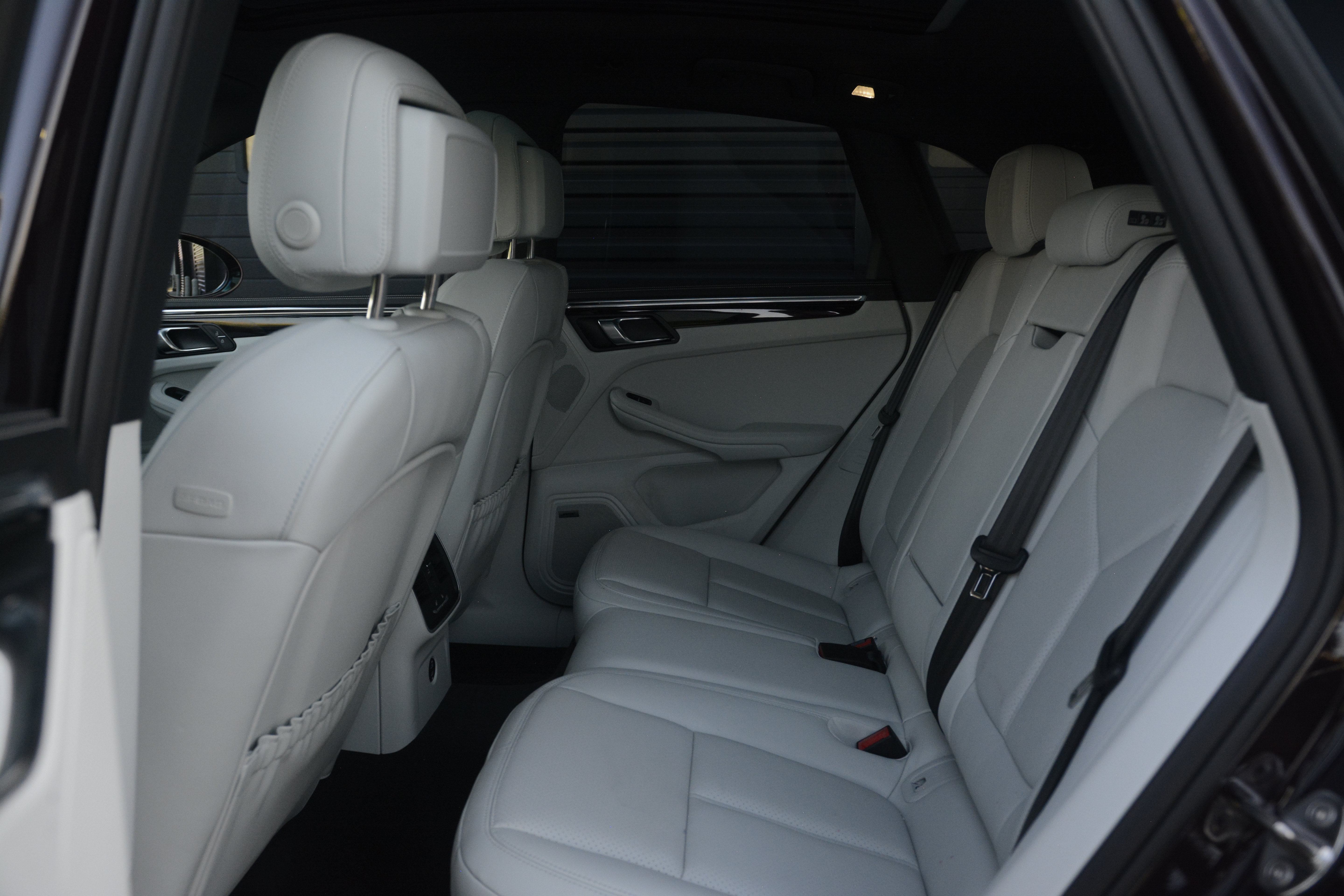 Certified 2026 Porsche Macan AWD/4WD image 30