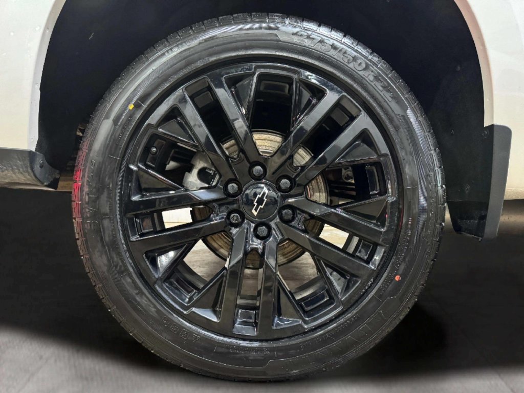 Used 2023 Chevrolet Silverado 1500 High Country w/ Technology Package AWD/4WD image 30