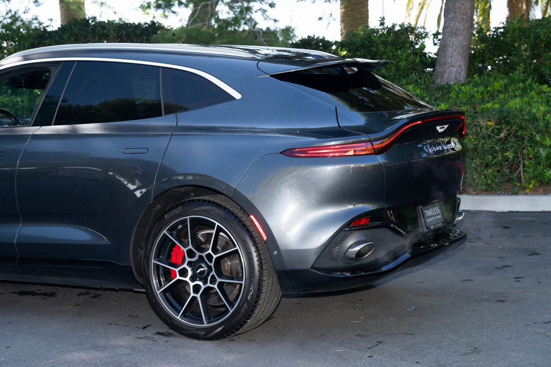 Used 2021 Aston Martin DBX image 10