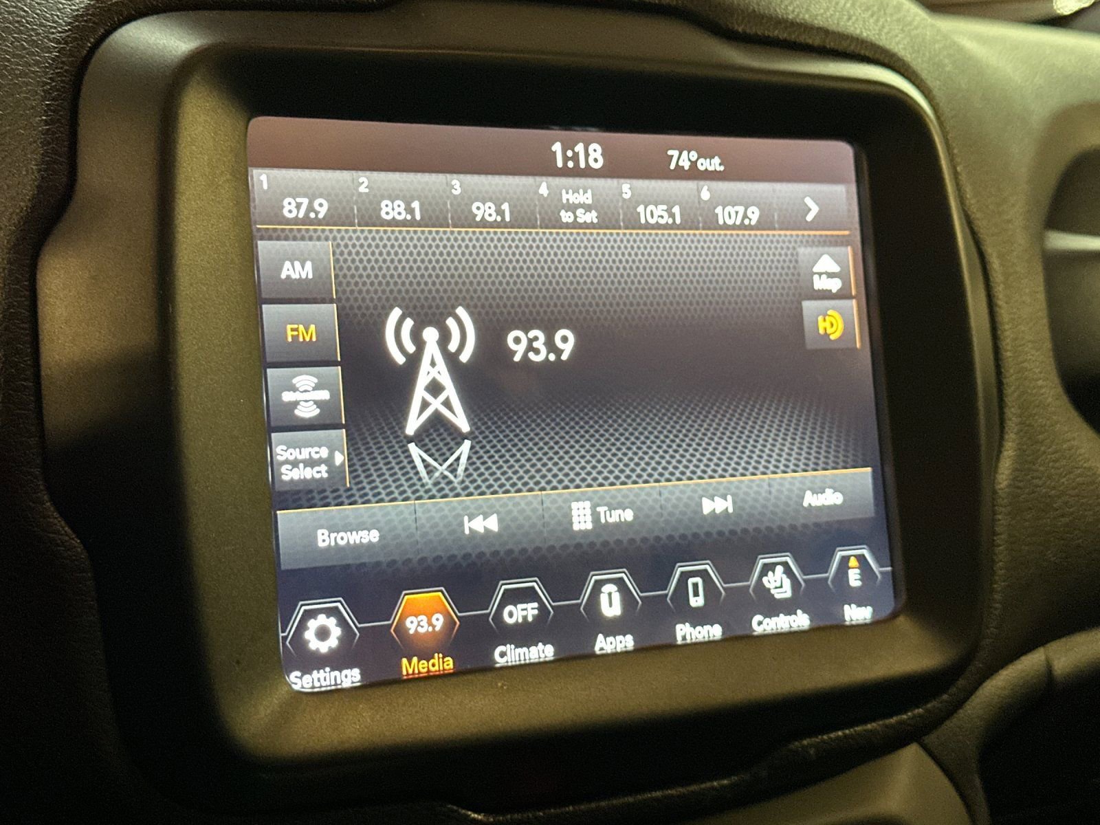 Used 2021 Jeep Renegade Trailhawk w/ Sun & Sound Group image 17